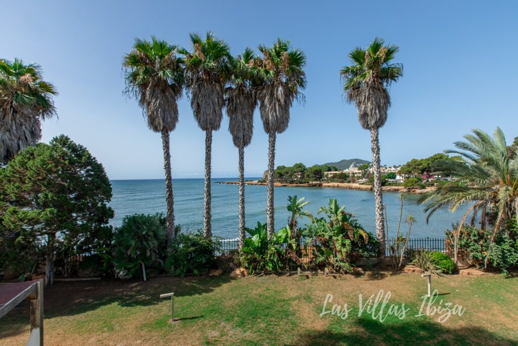 VILLA MIKI EN PRIMERA LINEA DE MAR, ACCESO DIRECTO A LA PLAYA Y VISTAS A FORMENTERA, Santa Eulalia Del Rio