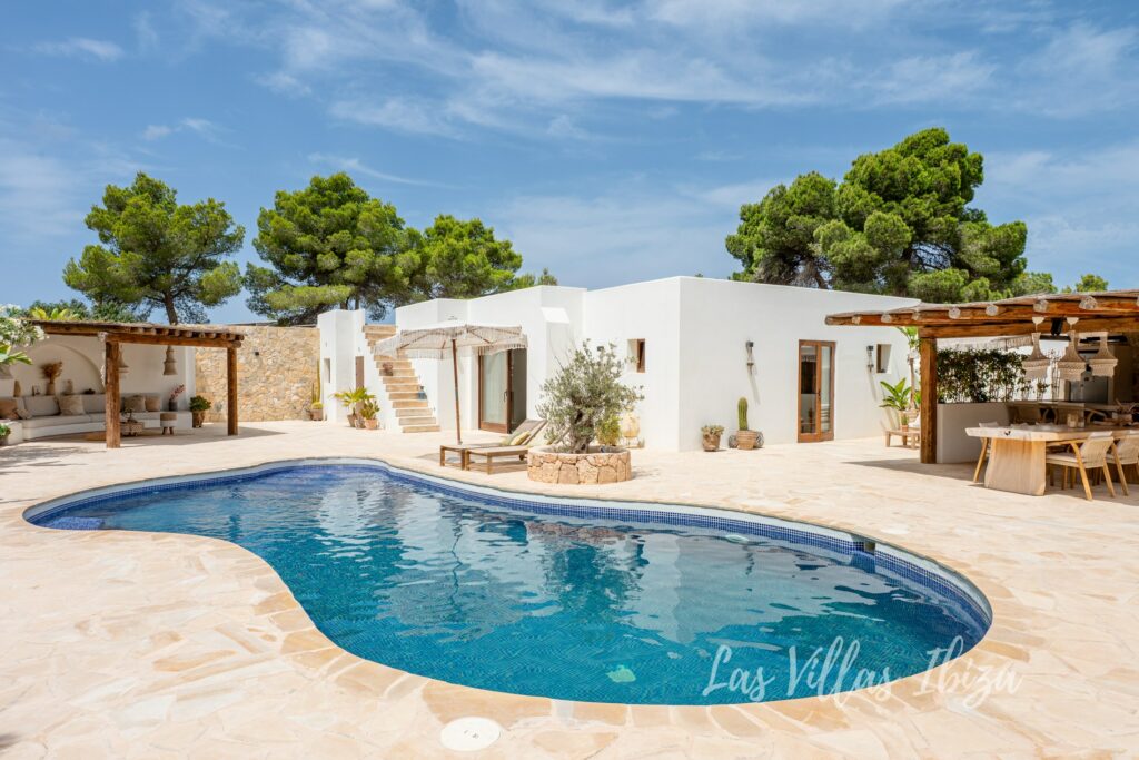 Villa Ibiza ELEGANTE VILLA BOHEMIA CON APARTAMENTO, BIENESTAR Y VISTAS AL ATARDECER, Port d'es Torrent