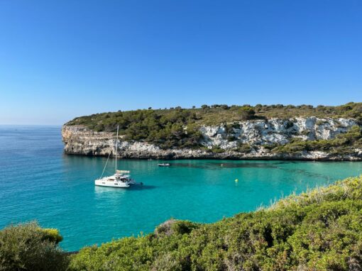 ¿Por qué el alquiler de un yate es el complemento imprescindible para su estancia en Ibiza?
