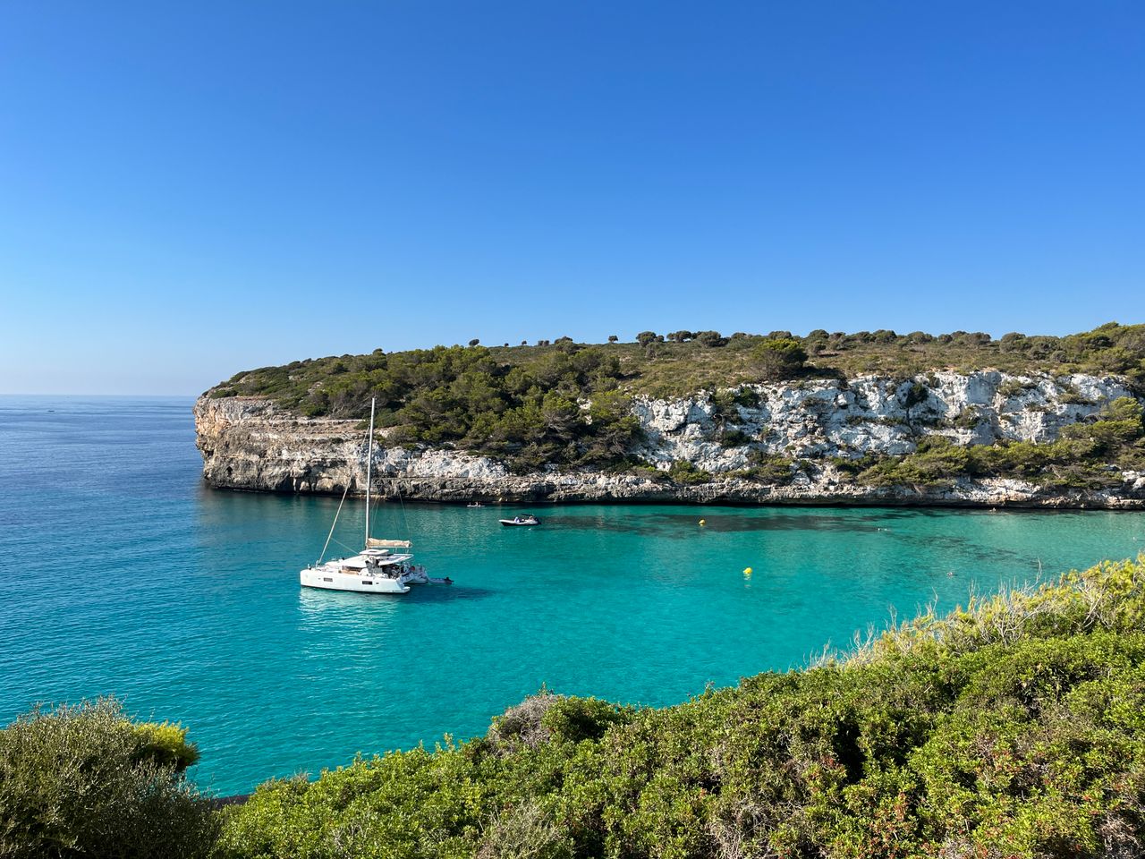 ¿Por qué el alquiler de un yate es el complemento imprescindible para su estancia en Ibiza?